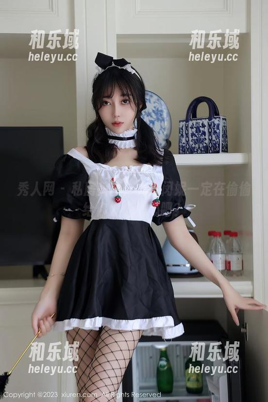 秀人网 - 私房美图！女神闵妮一定在偷偷给你发小心心吧？