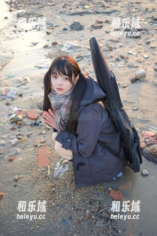 稚乖画册-赤西夜夜 稚乖画册 - 吉他少女在赤西夜夜的高清作品集里,仿佛能听见心跳和吉他声交织的瞬间!