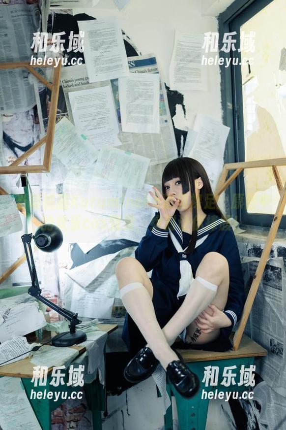 胡桃猫Kurumineko 当胡桃猫Kurumineko遇见裸足:原图中的欢乐cos效果,绝对让你捧腹!