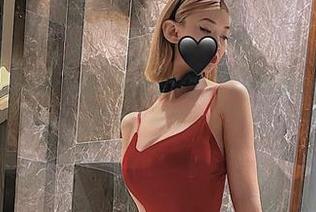 微密圈 - 脸红Dearie的白色滴子精选：写真中藏着让人心跳加速的小秘密。