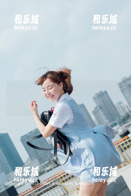 菠萝社-王语纯 菠萝社 - 在这个夏天里,王语纯图册:8月第一刊,漫步在光影交错的游乐园,童趣无处不在。