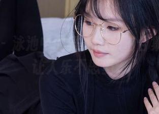 袜啵啵 - 泳池中的稚予：私拍合集，真是让人乐不思蜀。