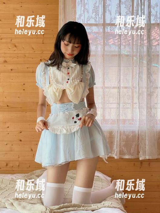 西呱呀呀呀 最新的西呱呀呀呀风:蓝白女仆照片,好像被光线给融化了?