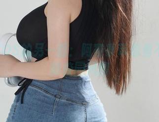 校服COS的另一面：阿寨寨带你看不一样的校园风情