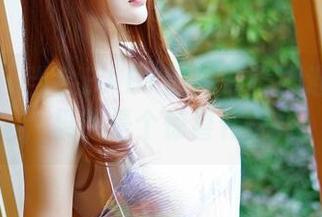 青豆客 - 当金BABY的高清美脚遇上艺术，果然是个惊喜作品！