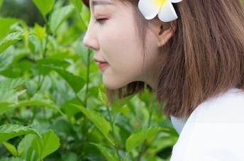 魅妍社 - 跃入透明：Ashely丽丽的写真套图，感觉要溢出来了！