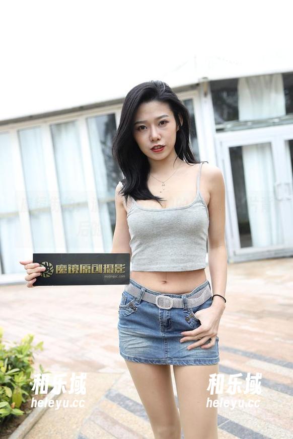 魔镜街拍：清晨健身女神的风采，照片背后的“揉揉肚子”时刻