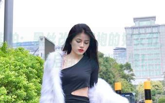 魔镜街拍：黑丝改良旗袍的妇女们，免费合集开启你的时尚觉醒！