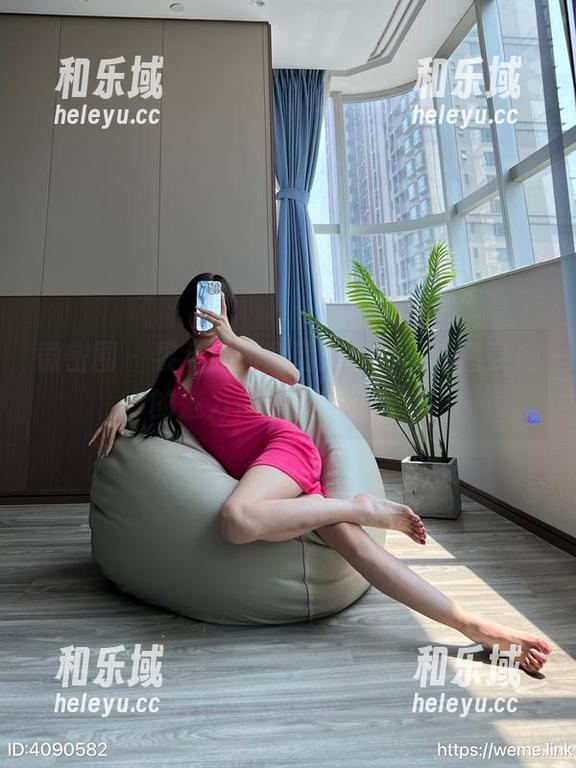 微密圈 - 黎允熙的高清天使套图，感受她的魅力像阳光般温暖。