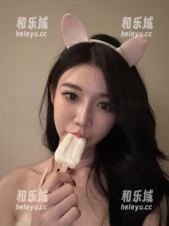 微密圈 - 红色的黎允熙：每一张写真都像在放烟花，真是热情满满！